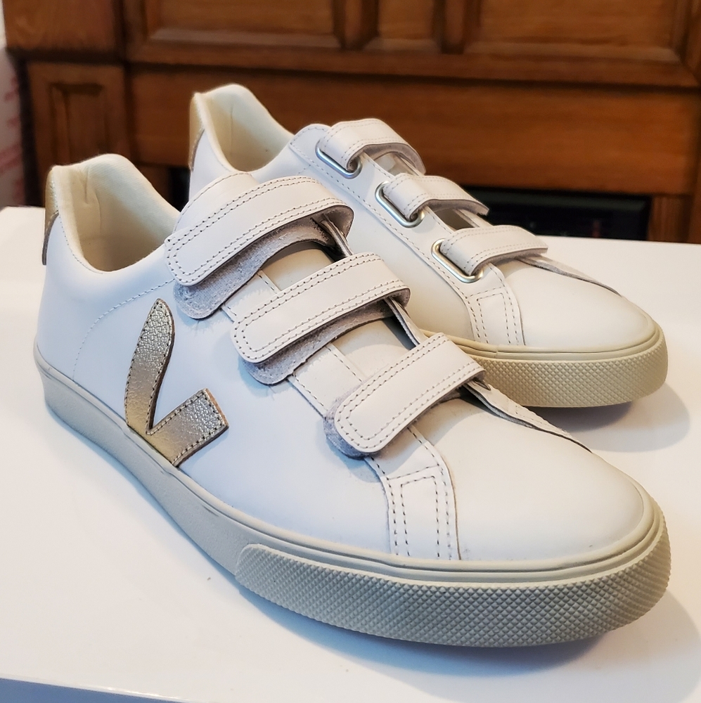 Veja White and Cream Women's Sneakers